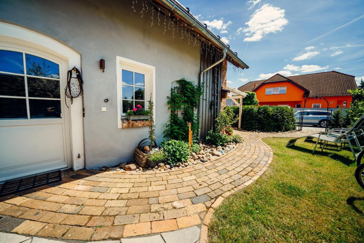 Altes Gewoelbe Mit Sauna Und Whirlpool Im Aussenbereich Elsterheide 外观 照片
